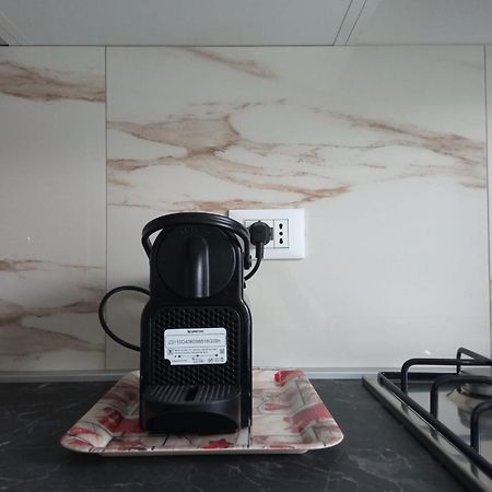 Wh - Un Posto Al Sole - Attico Monolocale Con Parcheggio Gratuito - 5 Minuti Dal Centro - Wifi Apartment Sanremo Bagian luar foto