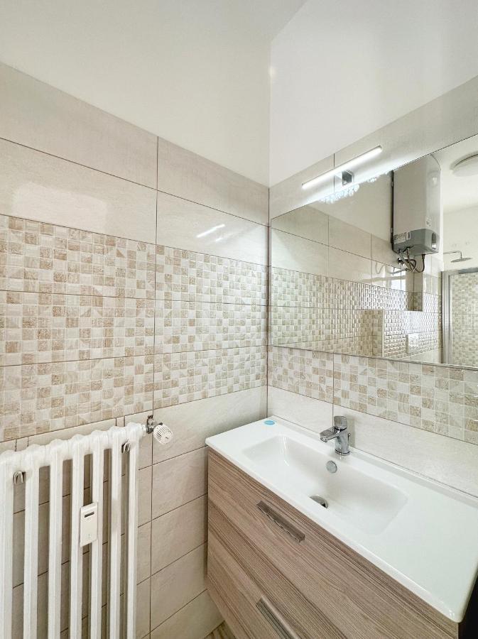 Wh - Un Posto Al Sole - Attico Monolocale Con Parcheggio Gratuito - 5 Minuti Dal Centro - Wifi Apartment Sanremo Bagian luar foto