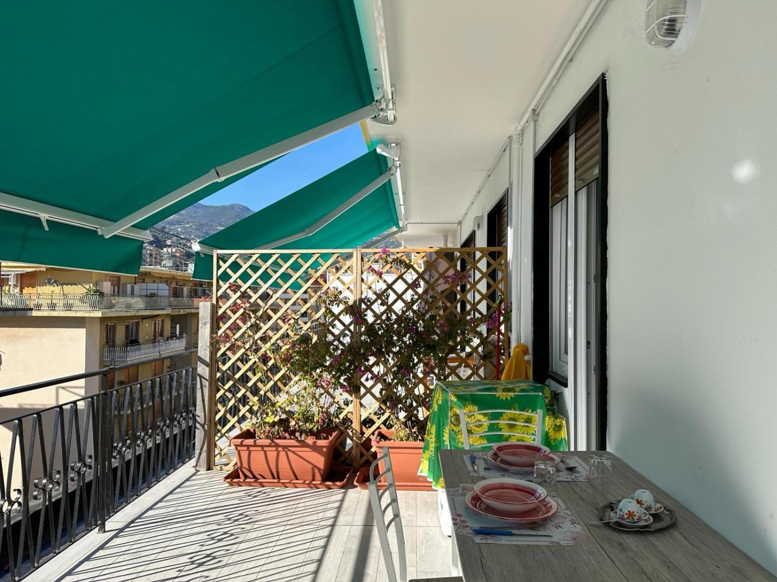 Wh - Un Posto Al Sole - Attico Monolocale Con Parcheggio Gratuito - 5 Minuti Dal Centro - Wifi Apartment Sanremo Bagian luar foto